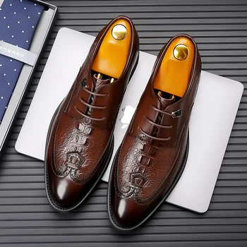 Кожени обувки в бизнес стил в британския европейски стил с pattern 